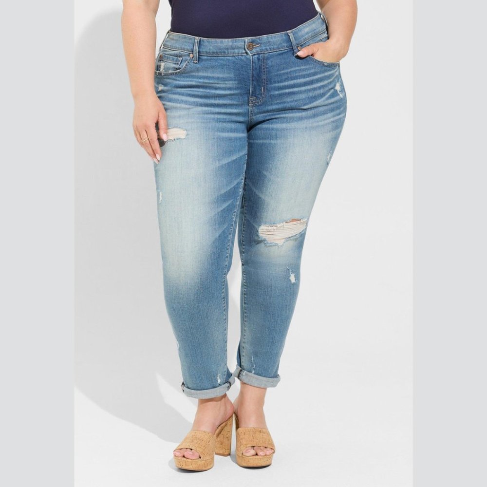 Torrid Light Wash Distressed Boyfriend Straight Vintage Stretch Mid-Rise…